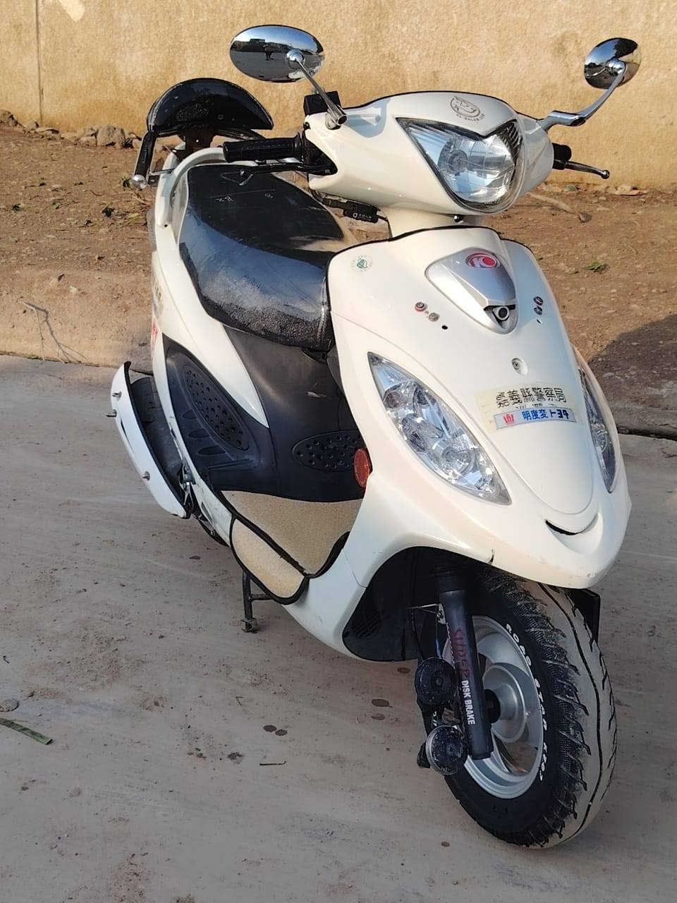 سلام عليكم دراجة كامكو v2للبيع مديل 17مكفولة هية او لافتاتهة دراجة ما مفتوح برغي سعر 1400رقم التلفون ***********او بي واتساب
