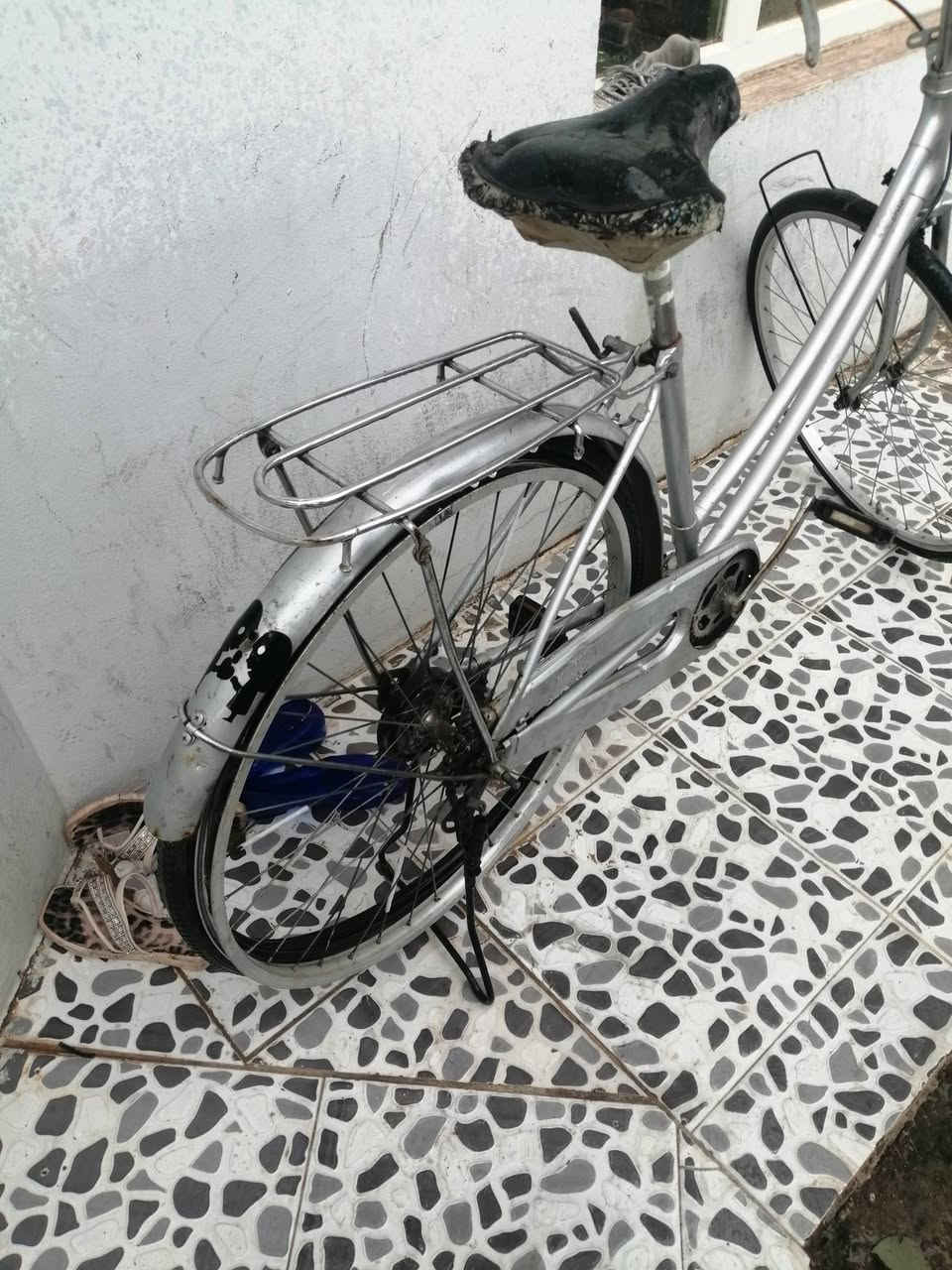 السلام عليكم هذا بايسكل جديد نظيف كله كله بلادي ما بدل بي اي شيء كله بلاد هاي بلاد يجي السعر55 للاستفسار هذا الرقم ***********
