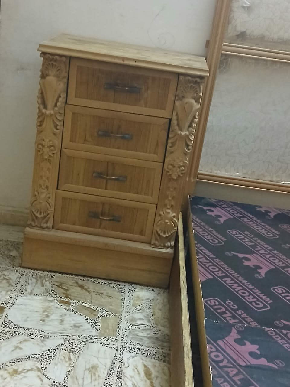 السلام عليكم
غرفة للبيع مال بيت زان حطاطة درجة اولى ضهر جرجوبة براغي ام الدنك بعدها ما مصبوغة  مشتراها تلت ملايين ورايدينها مليون ونص  الغرفة ضخمة بس التصوير ظالمها احلا من التصوير بهواي
العنوان بغداد


**إذا كنت صاحب هذا الإعلان وتريد حذفه لأي سبب، رجاءا أرسل رسالة إلى الدعم الفني**