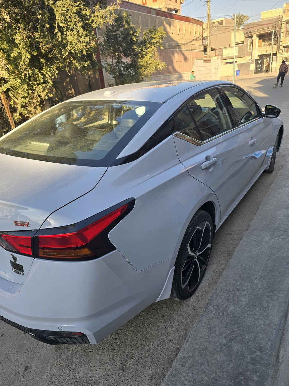 سلام عليكم ورحمة الله نيسان اليتما موديل 23 بدون رقم السياره بسمي ومصلحة ع ايدي لون سموك SR بدون ايرباك صور الحادث موجوده بنشر مبدل بابين وجاملغ *********** سعر ١٥٠ واني خادم تحياتي لكل الأعضاء
