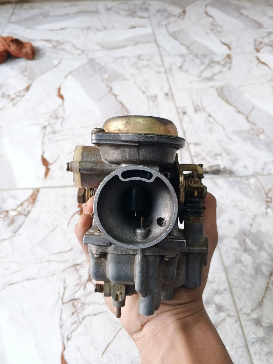 السلام عليكم كابريتر مال فراشه جديده عالفحص للبيع سعر 20 مكان الديوانيه قضاء الشاميه شرايه راسلني لو ينتصل ***********
