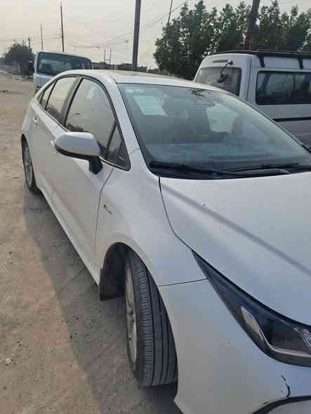 السلام عليكم كورلا هايبرد موديل 2025 ماشية  2700 كفالة عامة متوازي على بيعتها عندي ضرف السعر 152 وبيها مجال  رقم الموبايل ***********
