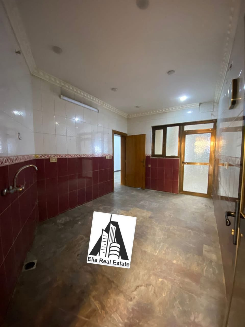 مكتب إيليا للعقار
للأيجار في السيدية

بيت مودرن مساحه 150 متر 

يحتوي على 

كراج سياره ومدخلين 

مطبخ واستقبال 

وهول حولي 

مناور عدد 2 

غرف نوم عدد 5 

صحيات عدد 4 

الموقع : السيدية / مربع القادة

الايجار : مليون ونص قفل 

علماً ان الدار تحت الصيانه ويسلم جاهز وزيرو . 

للاستفسار اكثر 

***********
