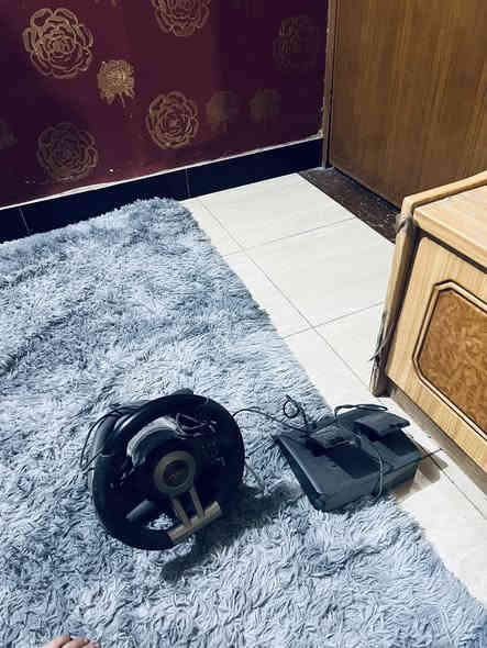 ستيرن مال بلي ستيشن نص لفه مستعمله سبوعين بعد وتركته يعني اخو الجديد يشتغل على فور و على 360و على الفايف سعره 75الف مكاني بصره حي مهندسين الرقم***********
