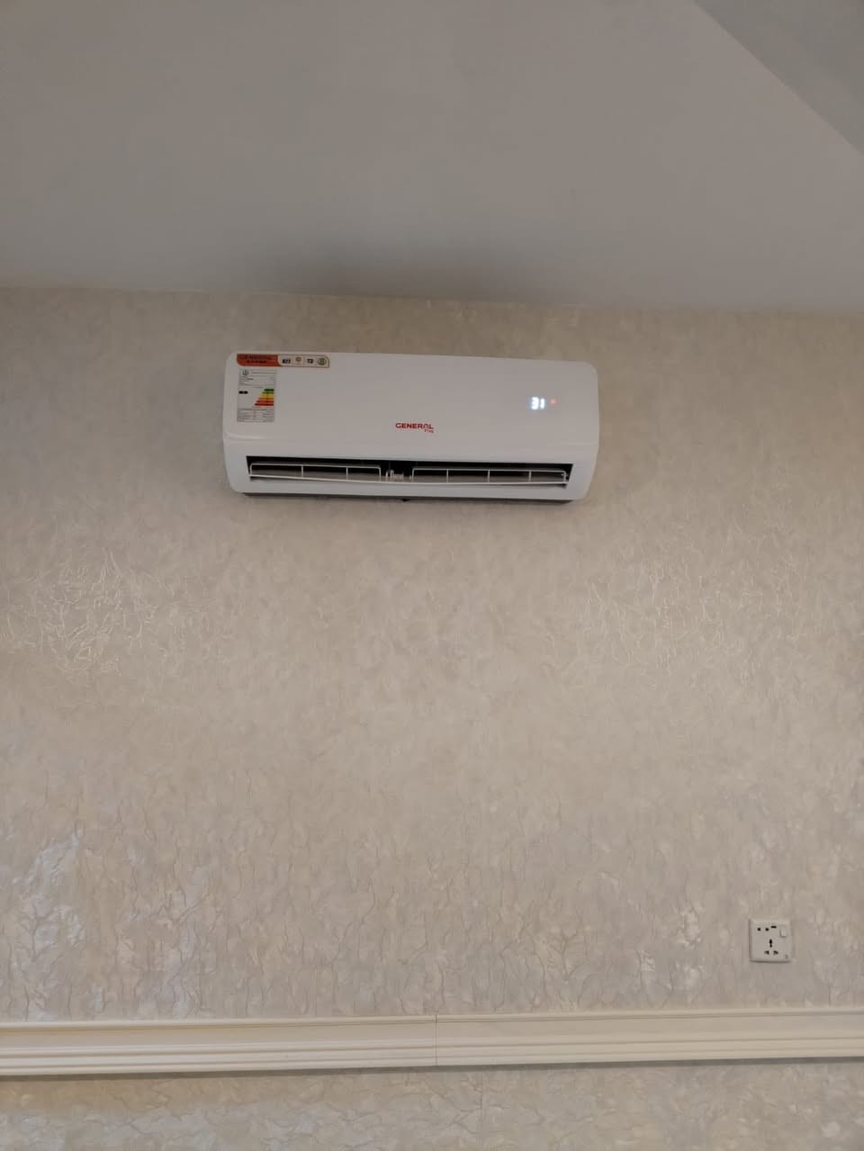 ❄️ تنصيب وصيانة سبالت ❄️
📞 ***********

نوفر خدمات تنصيب وصيانة جميع أنواع السبالت بخبرة ودقة، ونحرص على إنجاز العمل بصورة نظيفة وأصولية حتى تحصل على أفضل تبريد وأطول عمر للجهاز.

✔️ تنصيب سبالت جديد
✔️ صيانة وتنظيف شامل
✔️ فحص ومعالجة تسريب الغاز
✔️ شحن غاز وفحص ضغط التشغيل
✔️ معالجة ضعف التبريد والتقطير
✔️ فحص كامل قبل التسليم

⚠️ تنبيه مهم للزبائن:
لا تخلي السعر الرخيص وحده يحدد اختيارك، لأن كثرت بالفترة الأخيرة أعمال التنصيب غير النظامية، والنتيجة تكون:
❌ تخريب بالحائط وتشويه المنظر
❌ مد أنابيب وأسلاك بصورة غير أصولية
❌ تسريب غاز بعد فترة قصيرة
❌ ضعف تبريد واستهلاك كهرباء أعلى
❌ أعطال متكررة وتكاليف إضافية

💡 الشغل الصحيح من البداية يوفر عليك تعب ومصاريف التصليح مستقبلاً.

🤍 للعوائل المتعففة توجد خدمات مجانية أو بأسعار مخفّضة حسب الحالة.

ثقتكم مسؤوليتنا، وهدفنا شغل مرتب ونظيف يرضي الزبون قبل كل شيء.

📞 للحجز والاستفسار:
***********

خدمة في جميع مناطق بغداد. ❄️🛠️
