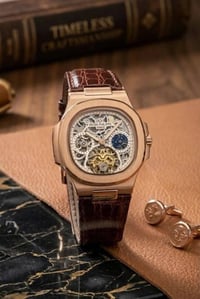 سويسري فاخر • ميكانيكي أوتوماتيك • عرض القمر