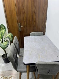 طاولة خشب • ١١٠×٧٠×٧٥ • البصرة التنومة