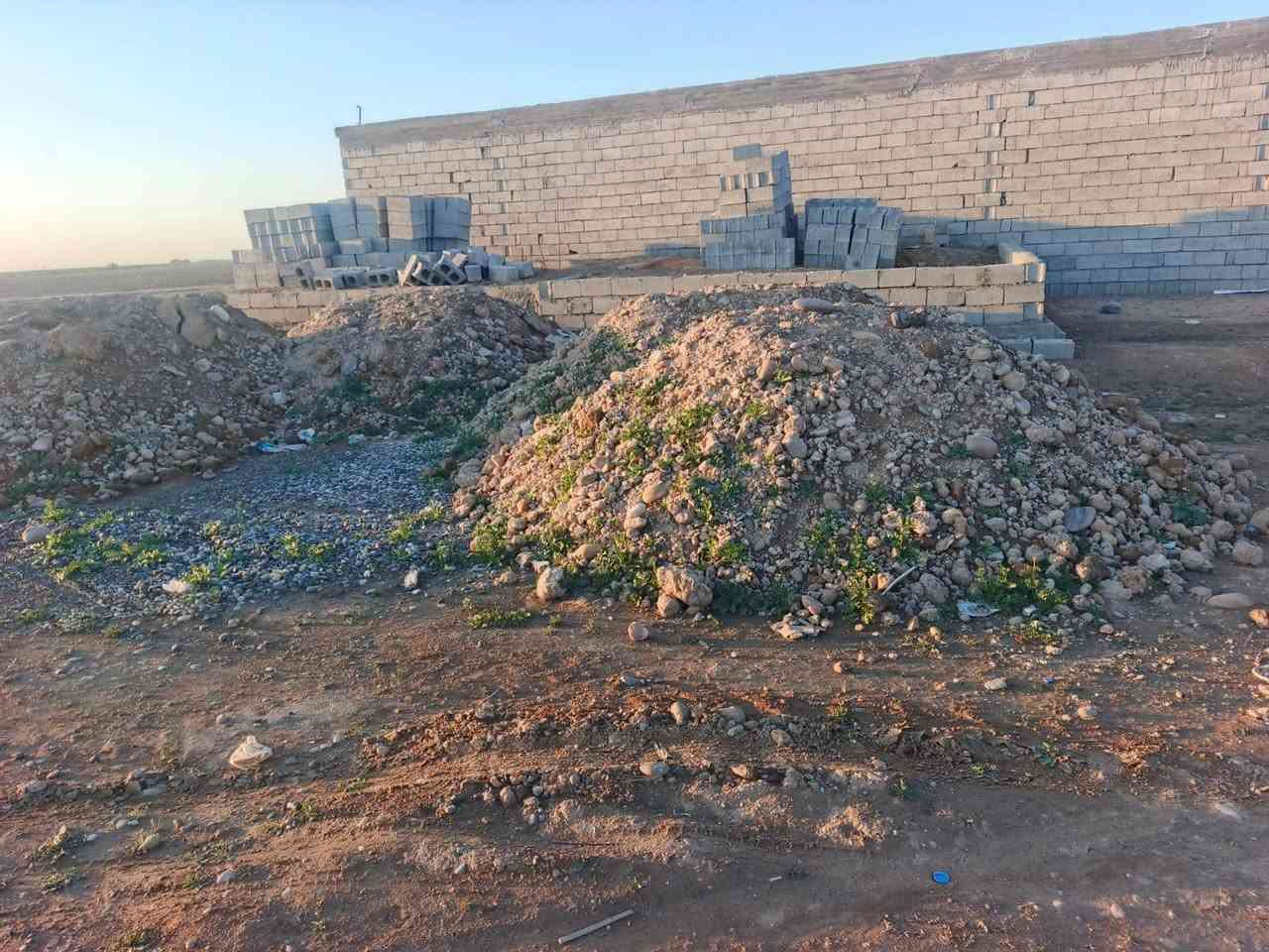 بسم الله الرحمن الرحيم
محل للبيع مساحة عرض ٦ متر وطول ١٠ متر 
مكعب وفوك التكعيبه ٢٥٠ بلوكه
قرب كاعة وحيد اطعوس شارع البرية وسطى
السعر ٤ مليون وبي مجال بسيط
***********
