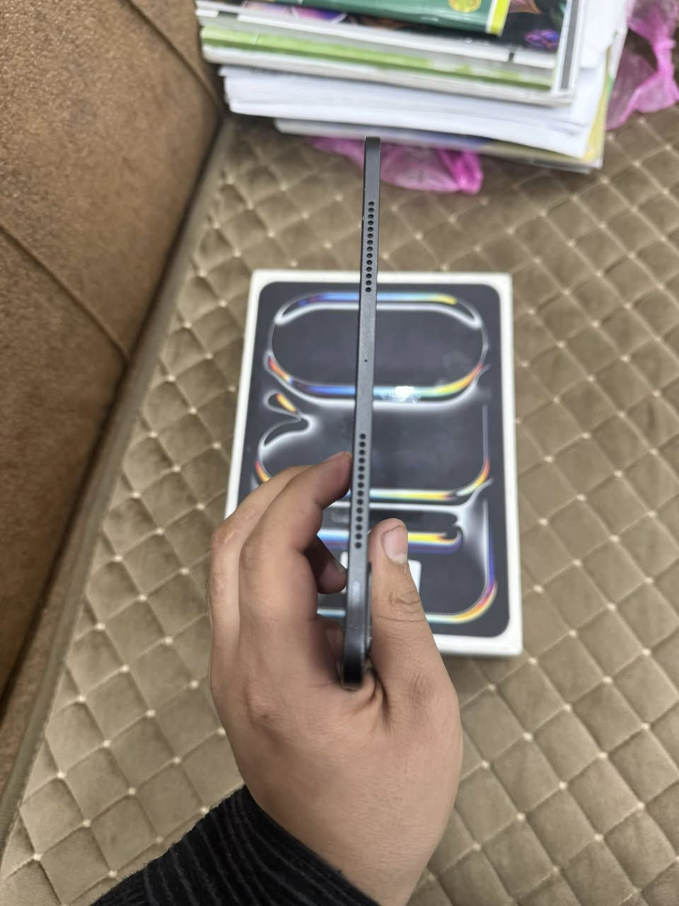 السلام عليكم اخوان عندي ايباد M4
بطاريه 93/100 نضافه ٩٠/١٠٠
كامل مُلحقاته بي خلل نقطه سوداء 
ابدددا ممأثره على شكل ولمس مجرد سواده صغيره "السعر 835 للتواصل 
***********
