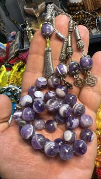 مسباح من حجر الجمشت الطبيعي ٣٣حبه ٢٠الف واتساب ٠٧٧٠٣٨٠٩٢٨١