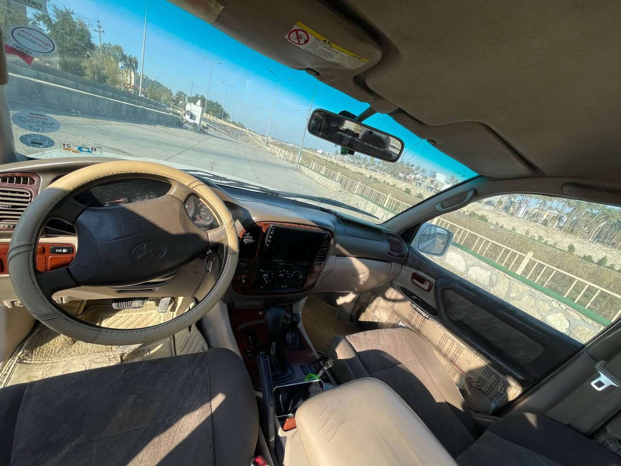 السلام  عليكم ،،   لاند كروز 2001 سياره رقم بغداد باسمي سياره بيها قطعه وحده صبغ.  تخم تاير جديد.  حداديه جديده كير اتو ماتيك مكينه ما مفتوحه لايت زنون منظومه بانزين جديده منظومه ماء جديده سياره كلها جاهزه الاخير. ملاحضه سياره كلها بلاديه. مو مثل بقيه عربانه سياره ترايها شركه مسجل شاشه كامره /عنوان ديالى بعقوبه /*********** المقدادية, ديالى
