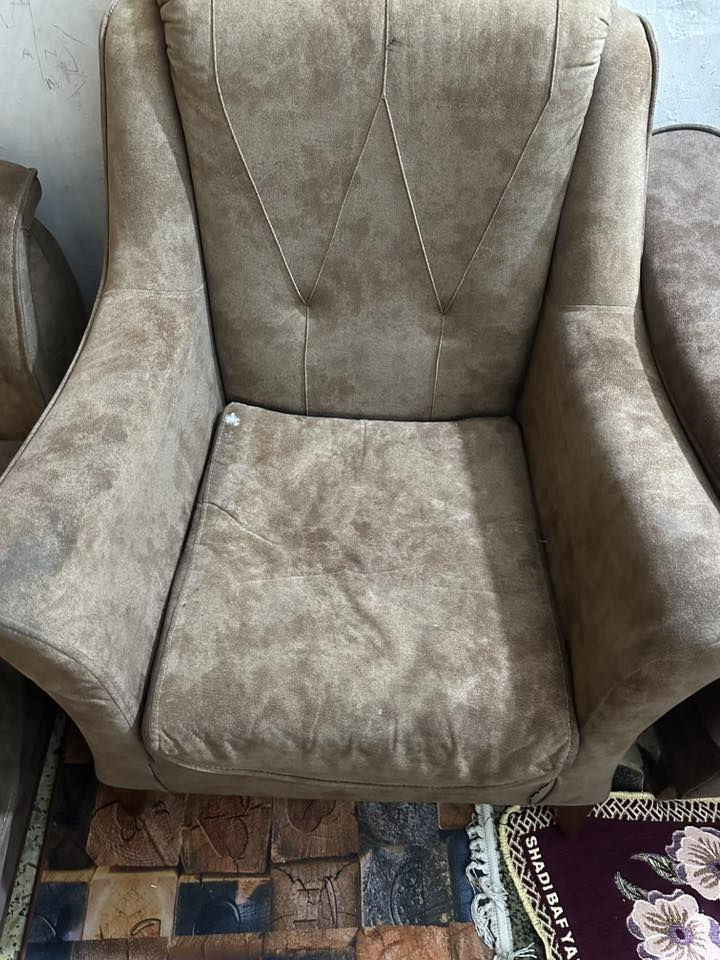 السلام عليكم تخم تركي 10مقاعد بس اثنين شويه دايسات ويصلح  بغداد الشعب شارع الصحه *********** راسلني واتساب ما متواجد ع فيس
