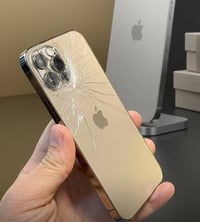 حياكم الله ايفون12برو فقط  ذاكره 128 مبدل شاشه اصليه  الكامره الاماميه...