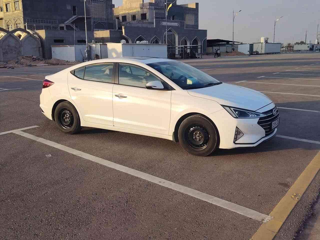 السلام علیکم
لنترا 2020 خليجي
فول مواصفات للاخير... 1/1 
فتحه سقف 
بصمة ابواب 
بصمة تشغيل 
حساس امامی 
حساس خلفي 
تبرید قطعتین 
مكينة 2000 دوش 
صندوك ذكي
 
فول تحکم ستیرن 
شاشه 
کامیرا خلفيه 
مري شفط 
اشاره بالمرایه 
يدات نیكل 
لاث انظمة قیاده ( ایکو - سبورت - - نورمال ) 
سنوية بإسمي تحویل مباشر 
مكفوله من الصبغ والضربه والتبديل ماعدى الدوس وملاحضات بسيطه 
السعر 162 
لإستفسار ***********
