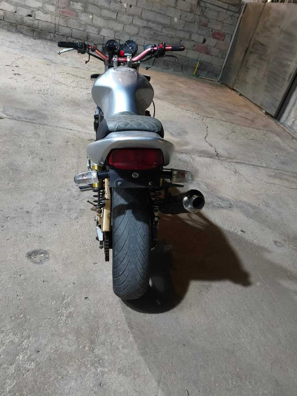 السلام عليكم سيبي للبيع  جيل ثاني ١٦والف دراجه سعره ١٥ وبي مجال والدراجه المكينه من جوه كفاله والي عنده مراوس عادي اراوس الشراي اتصل على الرقم ***********
