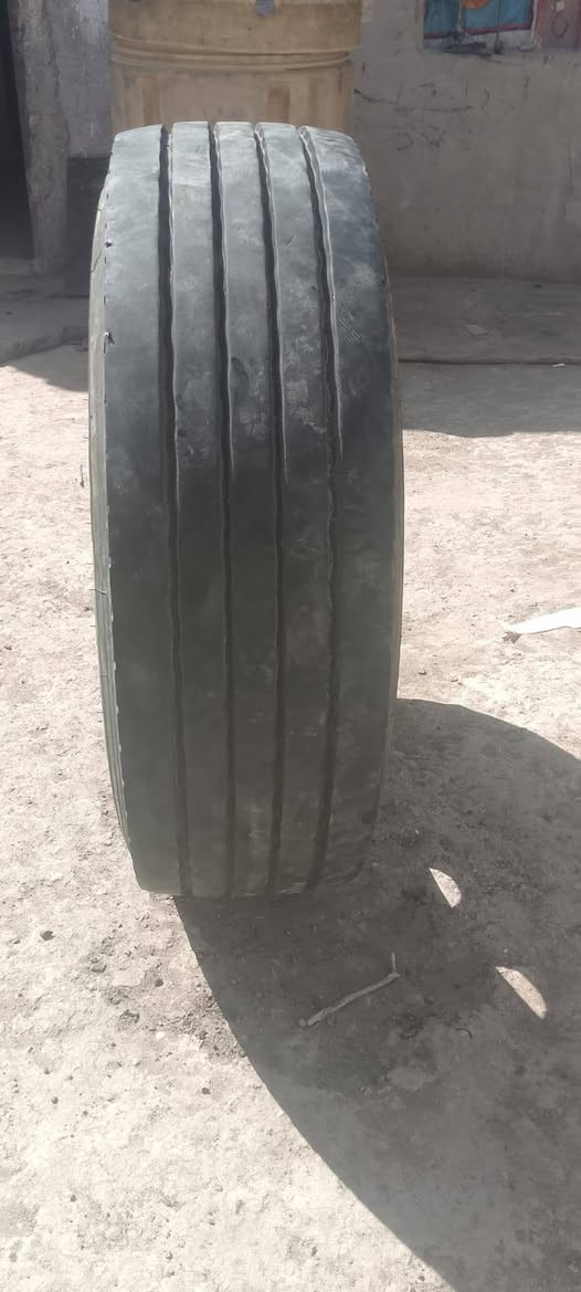 تاير كامل هو او وايله اقياس 22 هذا رقم راعيه ***********مكان ناصريه على طريق البصر العادي

