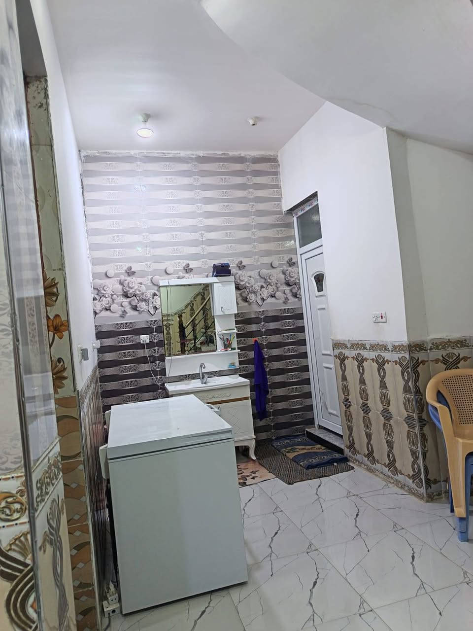 دار سكن مساحه 154متر بدور للبيع بناء حديث يباع مبادره او نقد البيت مفول السعر 80مليون الاستفسار ***********
