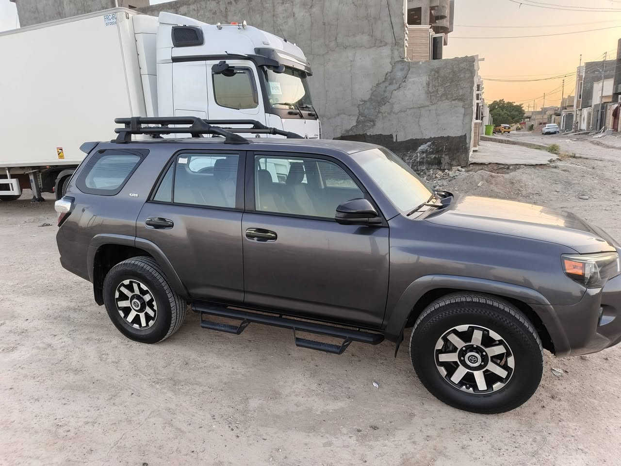 موديل 2017
TOYOTA  4RUNNER  2017 SR5

~ وارد أمريكا  

~ محرك 6 سلندر  / V6 

~ شاشة كبير  

~   كاميرة خلفية

~ كشن  مخمل اسود كهربائي

~ داخل اسود 

~تحديد سرعة 

~نظام ECO

~ حجم تايرات١٧ ويل بيلادي 

~ (  5 ) خمسة راكب 

~ ماشي 89 الف ميل

~ سيارة  صبغ جاملغ ايسر +باب السايق كلير بدون تبديل

~سيارة مرقمة بسمي تحويل شرط 

~ سعر(205  )💰ورقة دولار بيها مجال 🤏
عليه اظافه منظومه غاز 
~ مكان بغداد 

تلفون 📞 ***********
