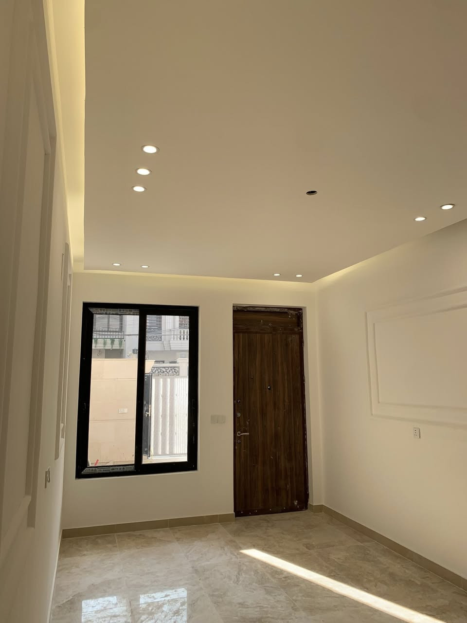 السلام عليكم
يستمر مكتب مسكنك للعقار بتقديم
افضل العروض المناسبة إلى الزبائن الكرام
🔹بيت للبيع مساحته 142.5 متر
🔸الواجهة 4.75متر 🔸النزال 30 متر
🔹يحتوي البيت على (صاله -ومطبخ -4غرف نوم وخدمات)
🔸موقع البيت / البنوك خلف شارع الميثاق 
🔹للاستفسار أكثر مراجعةمكتب مسكنك للعقار 
الواقع /البنوك شارع المطاعم مقابل بن رضا علوان
أو الاتصال على الرقم ☎️ ***********
