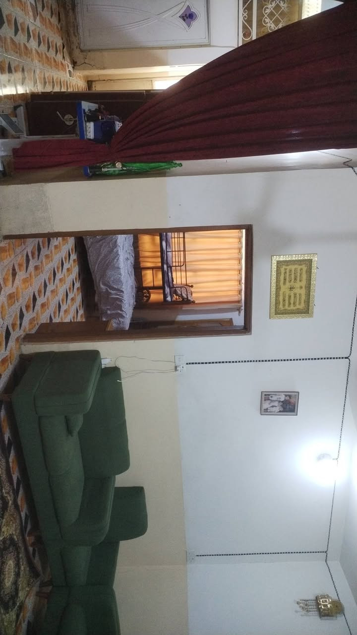 شارع طه

بيت طابو زراعي سند ٢٥

يتكون

صاله كبيره

مطبخ

استقبال

غرفه نوم وحده

صحيات داخلية،،،،، صحيات خارجية

شارع ٧متر

***********
