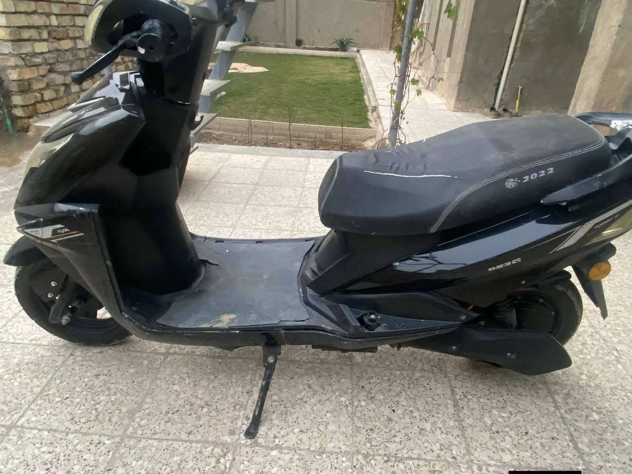 دراجه شحن للبيع كهربائيات شغله بطاريات نظيفة سعر  425 وبيها مجال رقم  ***********
