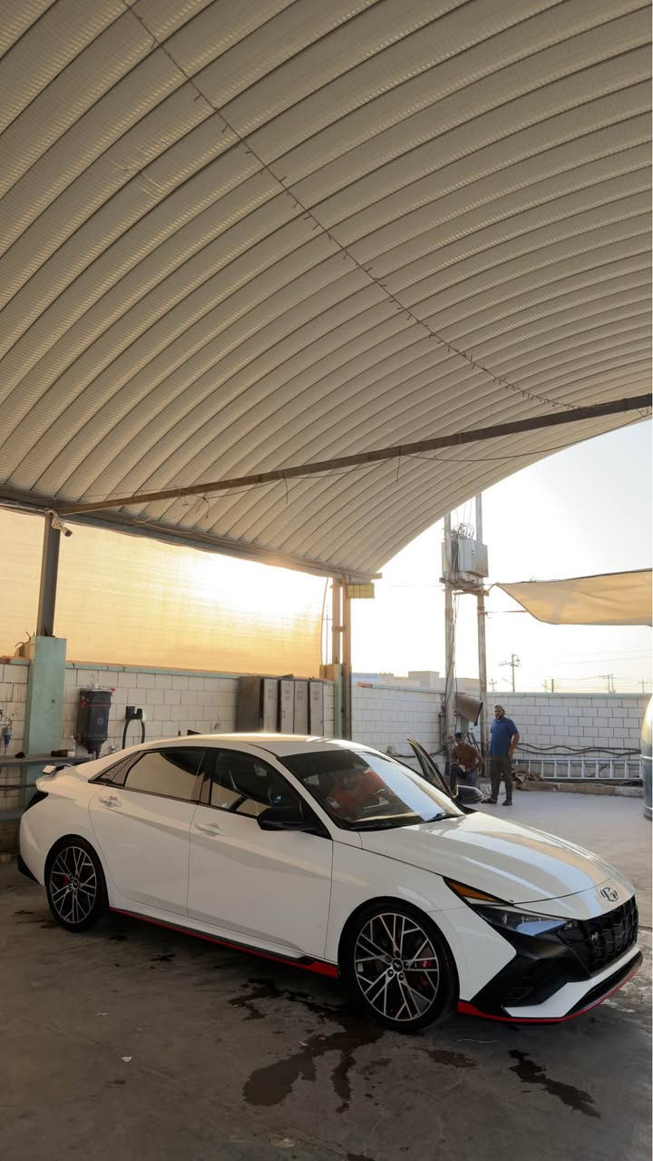 السلام عليكم 
النترا N 2023 
مكينة 2000 تيربو 🚀
كير عادي 
السيارة فول مواصفات عده الفتحة 
كشنات رياضي حضن
اكتڤ كزوز 
اربع وضعيات قيادة ( N , sport , eco , normal )
علامة ضوئية N بل كشنات 
لد دشبول كل الالون بلادي تغير الوانه من الشاشة
رادارات امامية خلفية فعالة
تحديد مسار 
ضربتهة بنيد وجاملغ فقط مبدل نفس اللون السيارة كلهة بدون قطرة صبغ شرط حتى الدعاميات مامصبوغة
بدون رقم تترقم جميع المحافظات 
ماشية 63 الف ميل 
السعر 125 ورقة  
للاستفسار 
*********** البصرة, العراق
