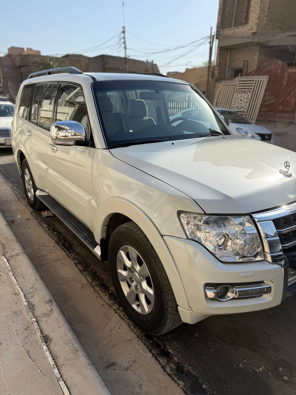 السلام عليكم 
سياره باجيرو حبتور
موديل2016
بيها جاملغ وبنيد صبغ بدون دواخل
محرك وگير كفاله 
رقم دولي تحويل مباشر وكالة باسمي 
السعر ١٤٥ ورقة 
للاتصال : ***********
