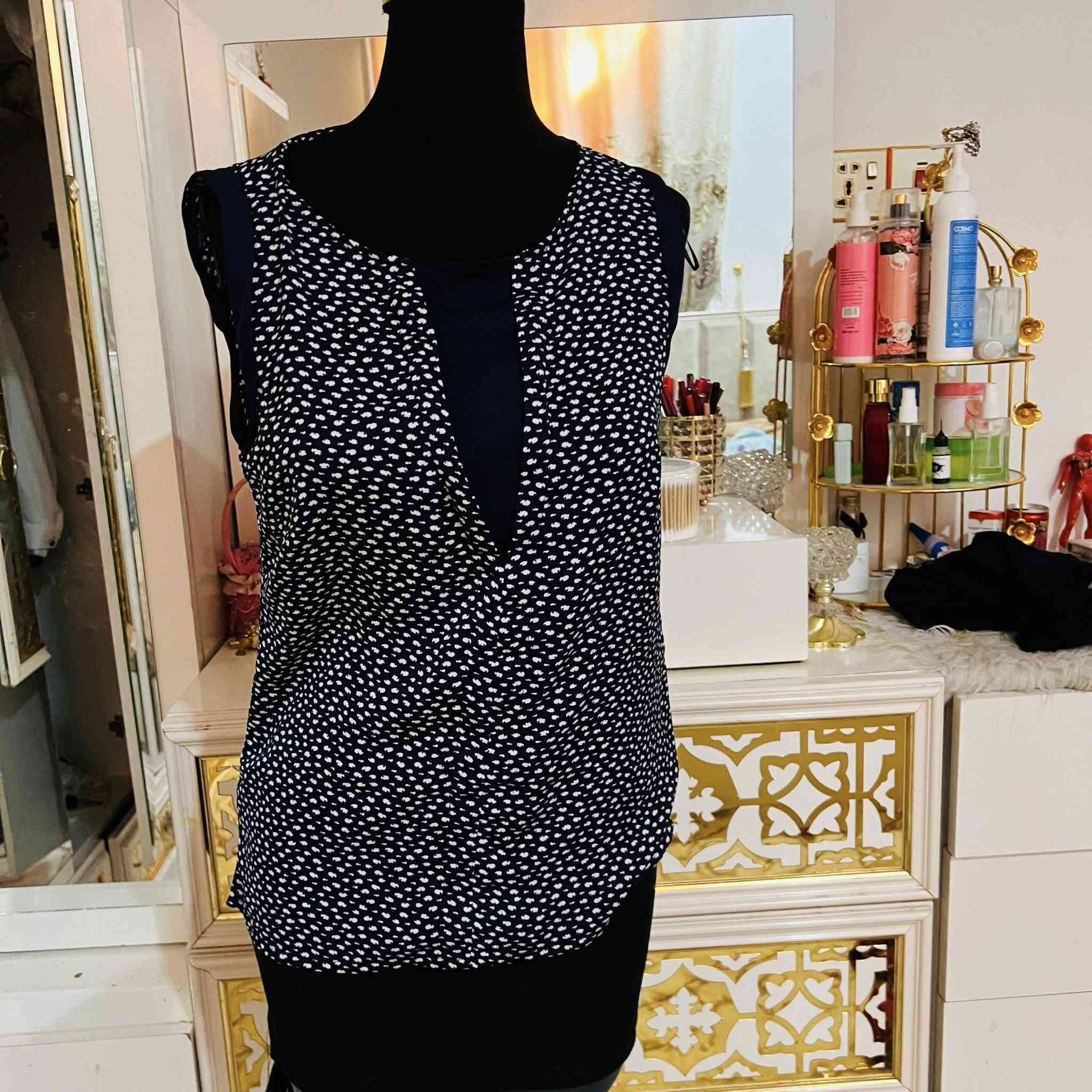 عرض كل قطعتين  بخمسه


**إذا كنت صاحب هذا الإعلان وتريد حذفه لأي سبب، رجاءا أرسل رسالة إلى الدعم الفني**