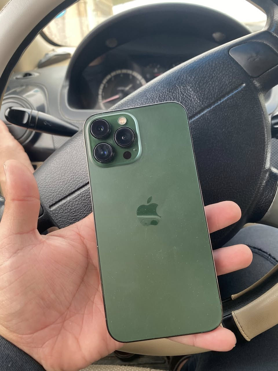 السلام عليكم 🫡 
١٣ برو ماكس 
مبدل شاشه وبطاريه ذاكره ٢٥٦
الشاشه مالتو صار بيها رطوبه من جوا تروح وترجع موضحه عندك بل فيديو شرط ما تاثر عل جهاز 
سعرو قفل ٣٥٠ ألف 
***********
