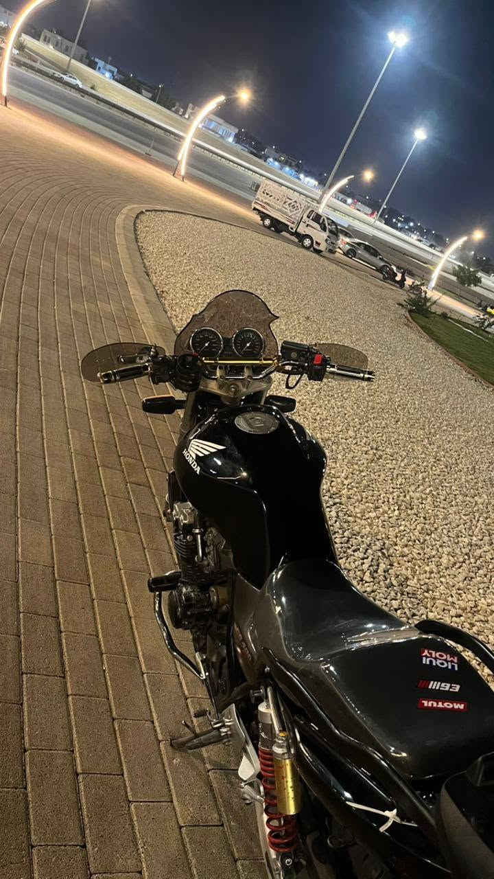 السلام عليكم سي  بي فور 400
جيل ثاني هايبر 16 ولف 
بدون اوراق فقط مكاتبه 
مكان الرمادي رقم ***********
سعر 18 وبيه مجال
