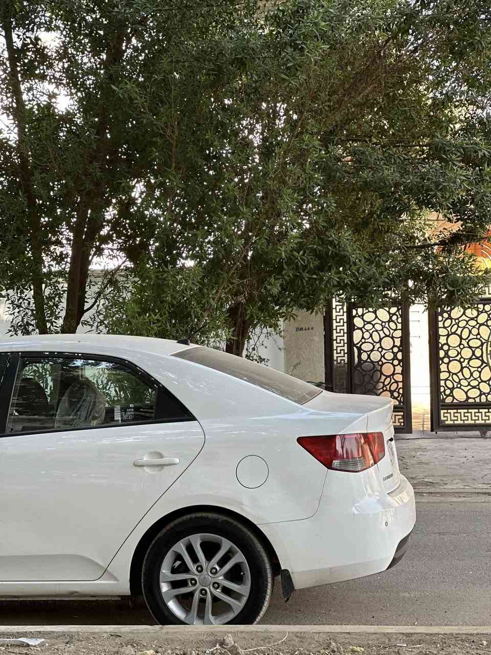 سلام عليكم
للبيع سيراتو 2011 خليجي 
محرك 1600 دوش كير 6 نمر
السياره مناقصها شي حدادية جديده وتخم تاير مصارله شهرين من شديته عدا انو السياره بيها مشط ستيرن يحتاجله تبديل
بيها اماكن بارد بيها تكحيل بس مابيها لا صبغ ولا تبديل 
سنوية ورقم وهزه جديده شهر السادس
مكان السياره بغداد - المستنصرية
سعر السياره 99 وبيها مجال بسيط
***********
