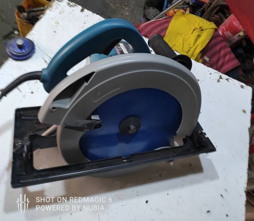 منشار قرصي ماكيتا ياباني اصلي جديد غير مستخدم نهائيا 
حجم 235 ملم 2000 واط قطع خشب حديد المنيوم ومتوفر جميع الاقراص سعر 200 الف مع التوصيل 
*********** ملاحظة لا ياتي معه قرص ولا كارتونة لكن المنشار جديد غير مستخدم نهائيا
