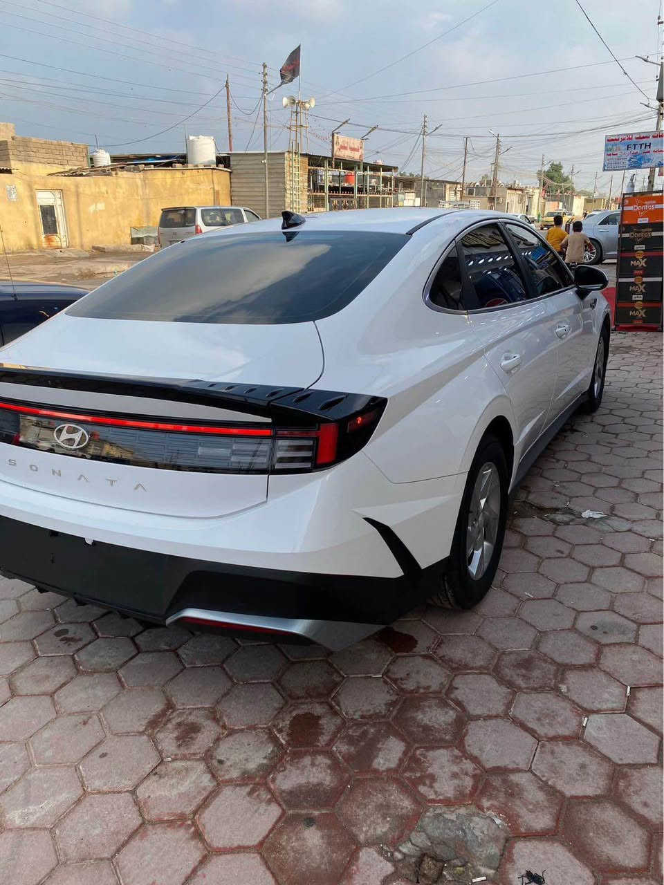 السلام عليكم 
سوناتا 2025 
حادثهه فقط طكه بالبنيد 
السياره زيرو 
بدون ارقام 
نص فول 
البصره المعقل 
السعر /208 وبي مجال
*********** البصرة, العراق
