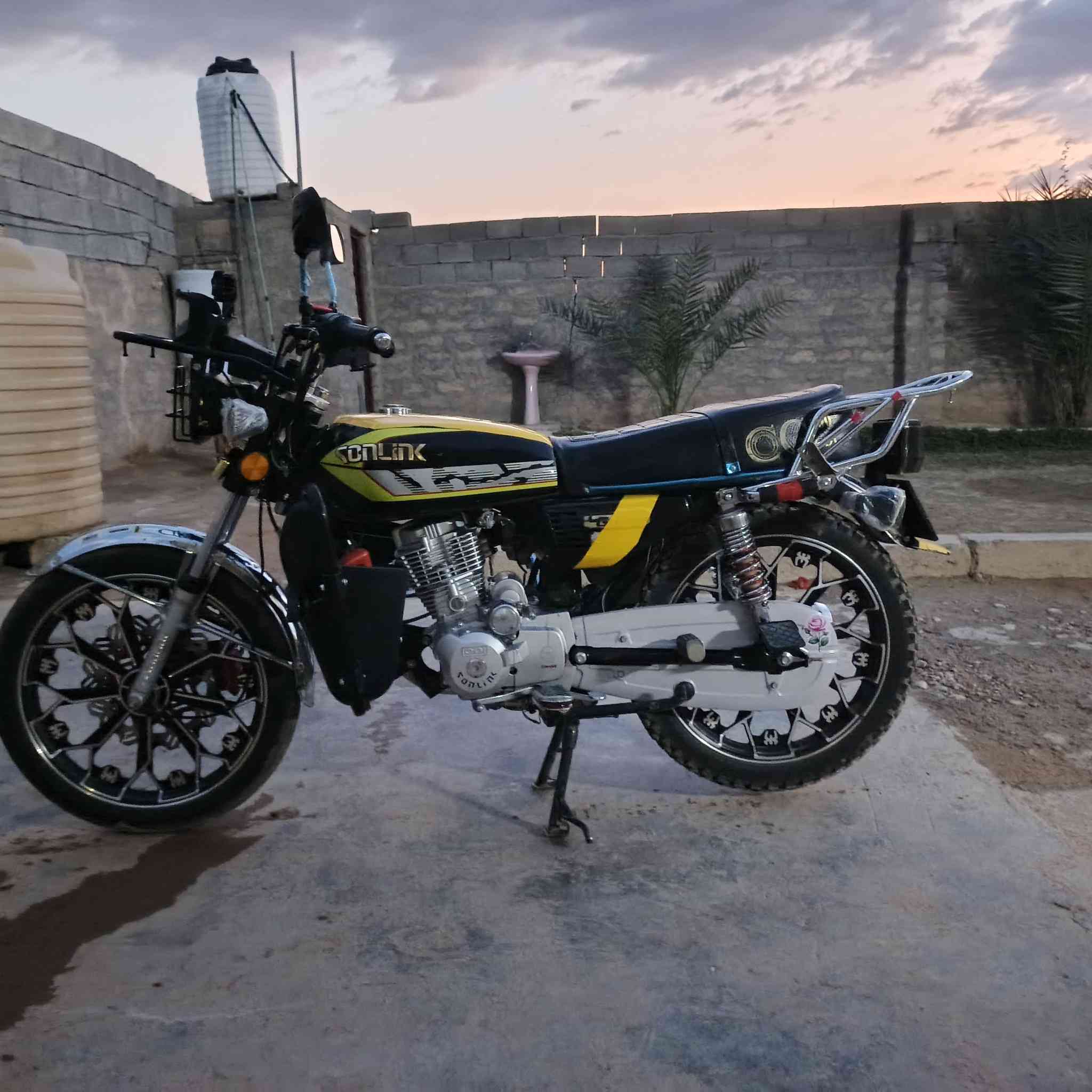 سلام عليكم دراجه موديل 25 محرك 200
دراجه فول نضافه محرك شرط مامفتوح كهربائيات كله شغاله مناقصه برقي سعر 625 وبي مجال مكان بيجي الاستفسار هــــــ*********** بي واتساب
