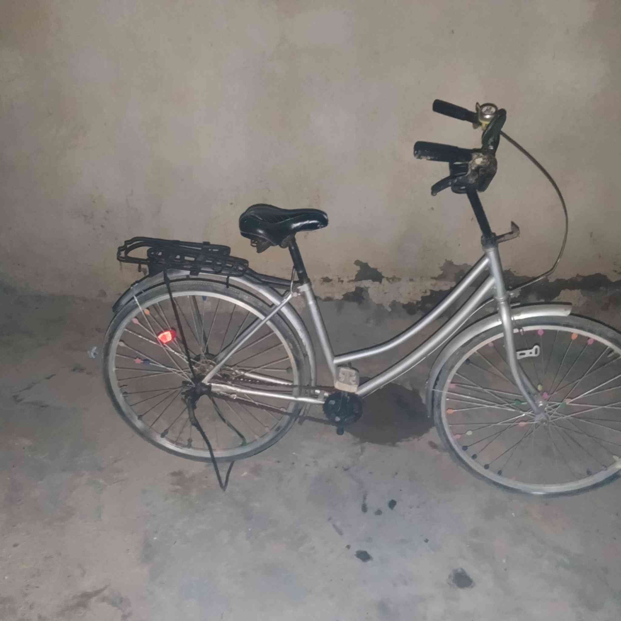 سلام عليكم باسكل اخو الجديد مصبوغ حراري للبيع حجم26قيم بل يرضي الله وخذه الخاص مفتوح او اتصال ع رقم ***********
