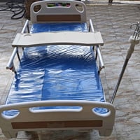 سرير طبي جديد متحرك بحركتين وبسعر مناسب عن السوق 07736267001