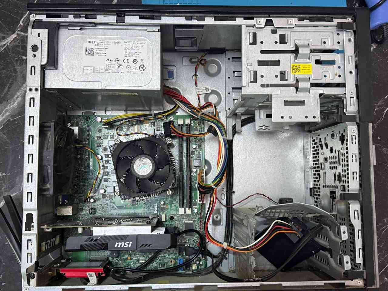 السلام عليكم
حاسبة ديل OPTIPLEX 3010
مواصفاتها

i7-3770 المعالج
GT-1030 GDDR4 MSI AERO 2GB كرت الشاشة
16GB ram 1600mhz الرام
SSD 120GB التخزين 
WIFI6 CARD + Bluetooth  كرت وايفاي وبلوتوث سريع￼

 الحاسبة قابله للتطوير تكدر تحط اي بور سبلاي وكرت شاشة تريده
لان مدخل المذربورد ابو 24 بن عكس بعض حاسبات ديل مابيها مدخل 24 بن

سعرها 160 الف ويوجد توصيل لجميع المحافظات


**إذا كنت صاحب هذا الإعلان وتريد حذفه لأي سبب، رجاءا أرسل رسالة إلى الدعم الفني**