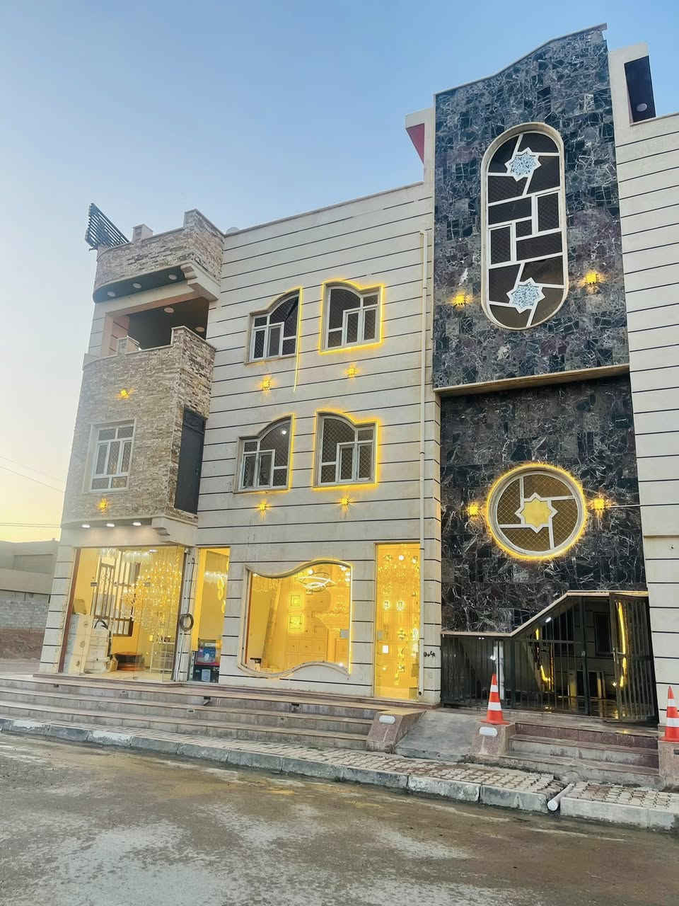 إعلان..📢🆕

عماره سكنيه للعوائل فقط 

شقق  للأيجار في الخالدية 

بناء حديث درجة أولى💯

كل شقه تحتوي على غرفتين وصاله واستقبال ومطبخ وملحقات 

مساحه -145 متر للشقه الواحده 🔛

بأسعار مناسبه 💰💲

الخالديه - حي القدس  📍

للأستفسار 

***********📱
