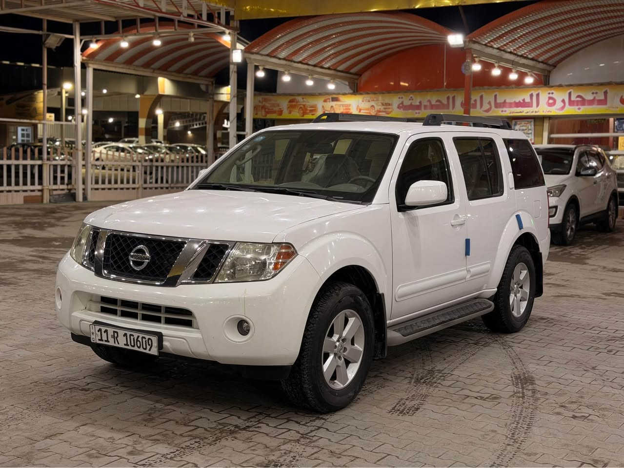 سلام عليكم 
نيسان بافندر 2012
مكينة 6 سلندر 4000 
3 قطع تبريد 
شاشة بلادي كامرة دوارة 
داخل بيجي تحكم ستيرن 
تخم تاير جديد ستوني شادة
مكينة وكير جاهزات ومكفولات
حدادية جاهزة 100‎% 
بيها صبغ نص جاملغ امامي فقط بدون دواخل
رقم بغداد دولي سنوية جديدة

السعر 120 وبيها مجال بسيط 
مكاني نجف *********** النجف, العراق
