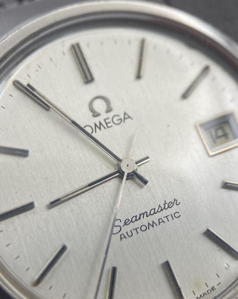 OMEGA 
Seamaster Automatic 
بالعلبة الداخلية و الخارجية 
قطر ٣٥
نظافة جيدة
اساسية بالكامل 
مضبوطة بالثانية 
#omega


**إذا كنت صاحب هذا الإعلان وتريد حذفه لأي سبب، رجاءا أرسل رسالة إلى الدعم الفني**