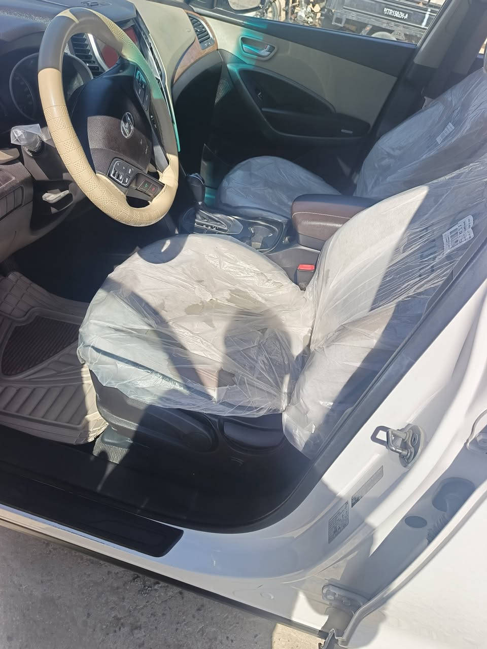 السلام عليكم 
سنتافيا 2016 كفاله عامه فقط بارد قليل رقم اربيل دولي سنويه وهزه جديده سبعه راكب مكينه 2400 مامفتوحه ماشيه قليل مكانها النجف الاشرف السعر وباقي التفاصيل الاتصال على الرقم ***********
