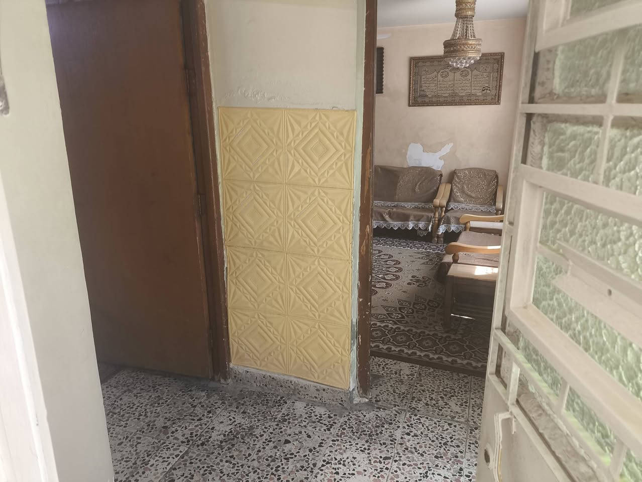 السلام عليكم بيت 200 متر للبيع الواجهه ١٠النزال و النزال 20متر الطابق الاول يحتوي على استقبال و هول و غرفة و مطبخ و حمام و تواليت الطابق الثاني يحتوي على ثلاثة غرف نوم و يحتوي على سطحين السطح الاول يوجد حمام معزول للاستفسار الاتصال على الرقم ***********
العنوان شارع الصيدلية النظامية قرب المنتزه الثاني
