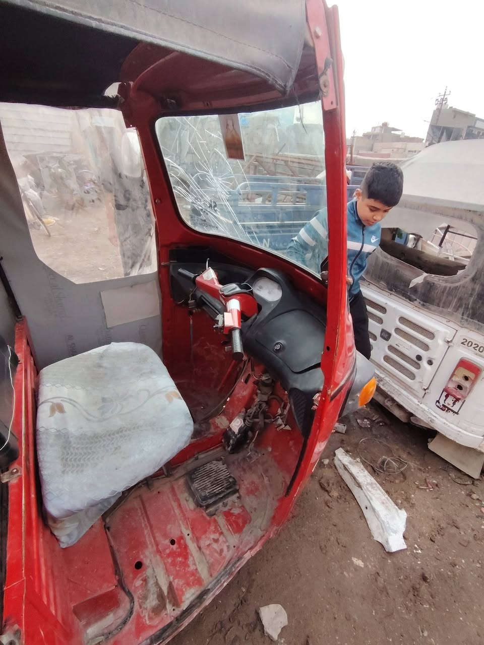 سلام عليكم تكتك للبيع بياجو 2018 أوراق تكتك متروكه  الكير مينمر ما دري شبي بس شغاله نكره سلف سعر 900 وبيهه مجال عنوان بغداد لأمين ***********
