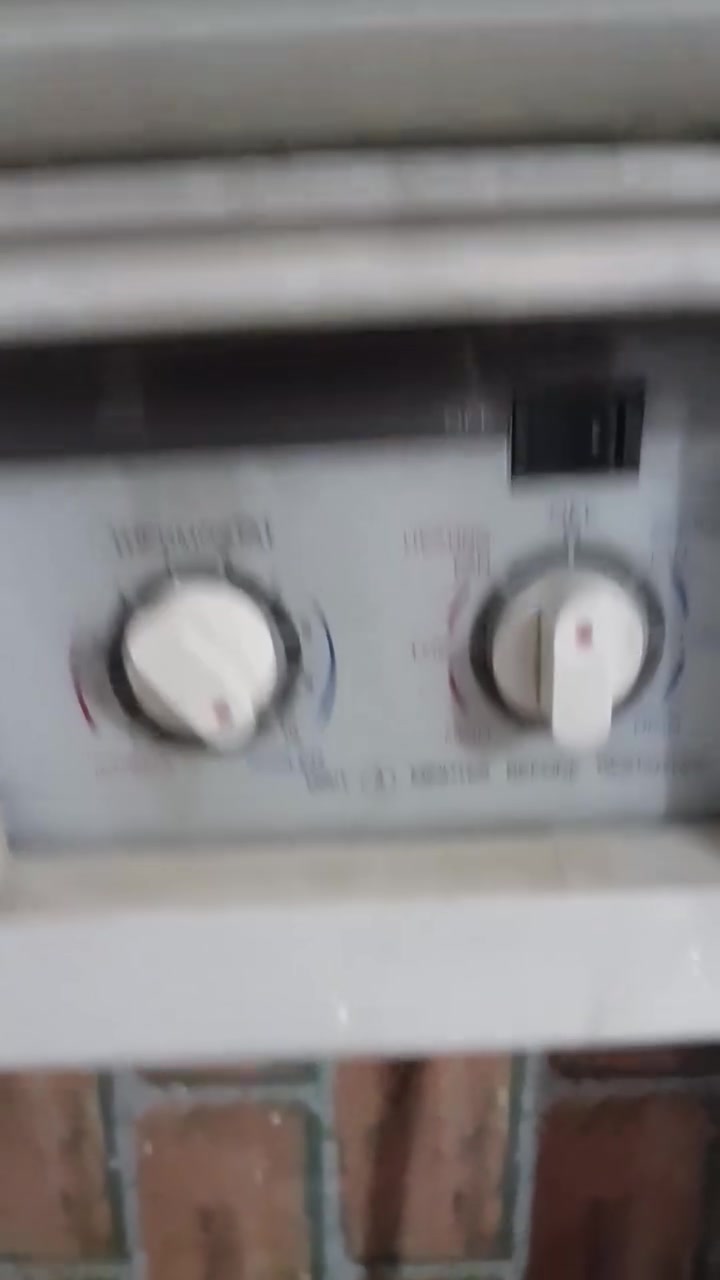 للبيع مكيف توسوت مستعمل شغال للطلب  مراسلة الصفحه واتساب على الرقم ***********
