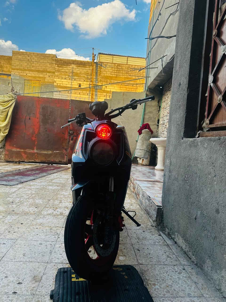 سلام عليكم سكنس جبلي للبيع الدراجه صارلها شهرين من طالعه من رمبه مكينتها ناعمه ومكفوله وبوشتها بلاديه مكفوله من الفتح وكفراتها مكفوله من الختم الكهربائيات كلها شغاله تغسل منا تنكر سلف منا /ملاحظة= كفر الصفحه بي كسر بسيط موضح بالصوره الاخيرهه
مكاني بصره _ زبير 
واتساب فقط متواجد
***********
