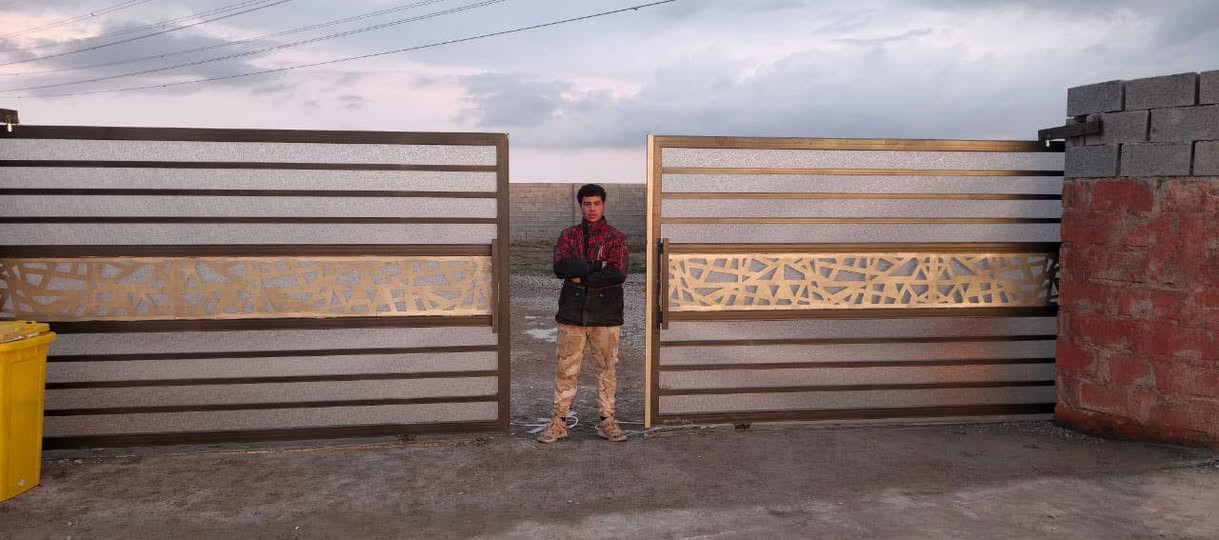 السلام عليكم 
اسطة عبد للحدادة العامة 
ابواب٫شبابيك٫كتائب٫سقائف٫محجر ٫اي شي يخص الحدادة 
شغل درجة اولى أسعار تنافسية 
للأستفسار/***********
