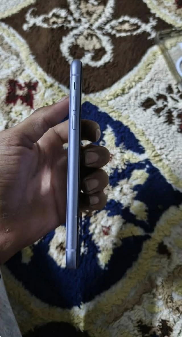 السلام عليكم ايفون 11 عادي للبيع
ذاكره 64
 بطاريه 62 مايصرف شحن ابد 
الجهاز نضيف فقط بيه اشعار شاشه و الشاشه ممبدله ابد فقط وكع مني وطلع بي اشعار نهايته من الاخير 140  مكاني كركوك حي العروبه رقمي لل تواصل ***********
