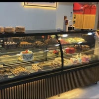 عارضه كيك للبيع شغاله وجديده مكان بغداد 07716867266