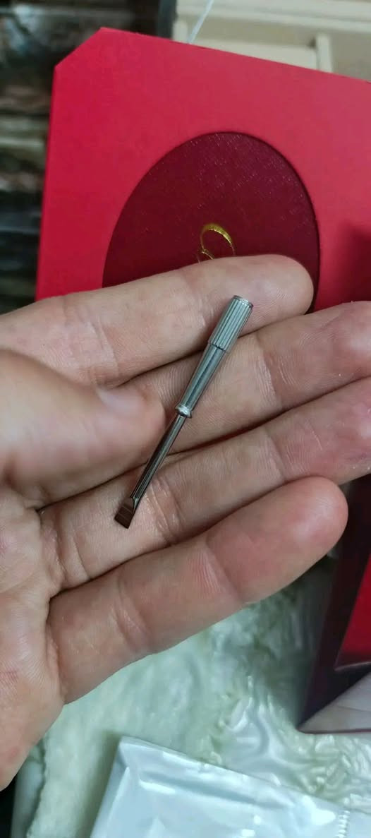 سوار كارتير (الفيو)  الون الابيض مختوم 750 ختمين ومختوم اعداد تسلسليه وكلمه كارتير يجي وياه علبه وعلاكه وشهادة حجمه 17 والحجم مختوم علئ السوار يجي وياه درنفيس يفتح وينسد من خلال درنفيس الي يجي وياه وبسعر جدا مناسب الاستفسار اكتب تم وتجيك رساله بلخاص عن سعرة ملاحضه ما اكتب السعر علئ العام لئن اذا اكتب سعر المنشور ميصعد اتمنه تفهمكم موجود منه حوالي 8قطع فقط


**إذا كنت صاحب هذا الإعلان وتريد حذفه لأي سبب، رجاءا أرسل رسالة إلى الدعم الفني**