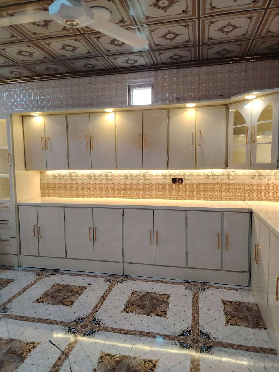 لنجعل مطبخ عالمك الأجمل 💯 الفن وابداع التصميم
كاونتر الاستاذ ( هشام ) الشركاط الجميله 
لتواصل وتساب ***********
